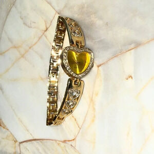 Quartz Heart watch gold tone ladies wristwatch